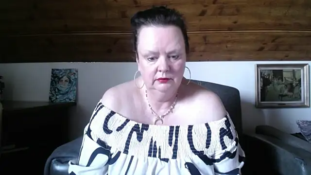 Snapshot of TiffanyMature chatting on May 24, 3:06 pm TiffanyMature online show from May 24, 3:06 pm