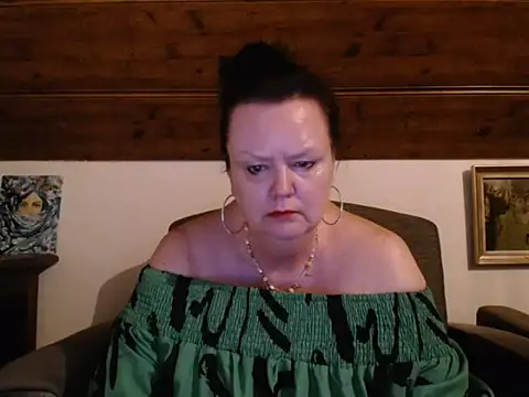Snapshot of TiffanyMature chatting on May 26, 8:27 pm TiffanyMature online show from May 26, 8:27 pm