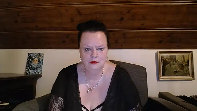 Snapshot of TiffanyMature chatting on May 28, 8:28 pm TiffanyMature online show from May 28, 8:28 pm