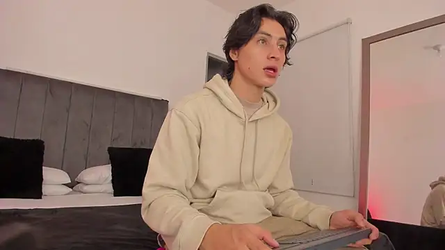 Snapshot of AlexanderHall chatting on September 20, 12:22 am AlexanderHall online show from September 20, 12:22 am