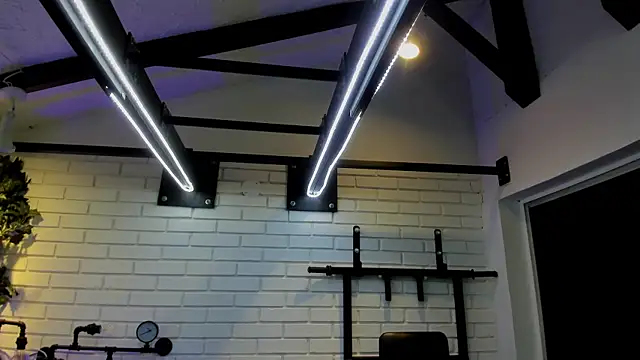 ItaloMoore online show from October 25, 11:51 am