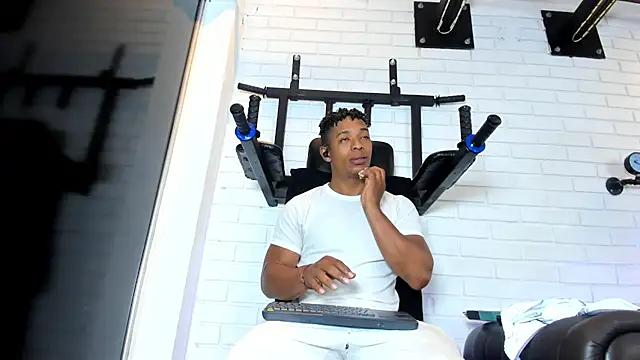 ItaloMoore online show from February 20, 11:32 am