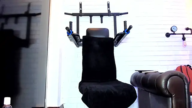 ItaloMoore online show from March 4, 11:16 am