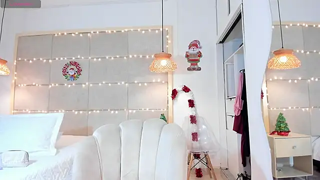 VioletHilton online show from December 18, 7:09 pm