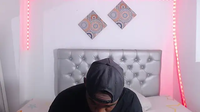 eebony stallion online show from December 18, 7:53 pm