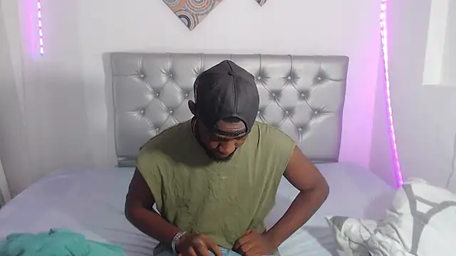 eebony stallion online show from December 19, 6:26 pm