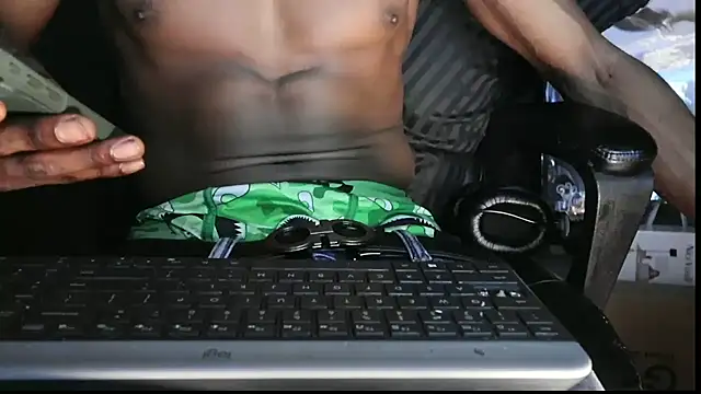 Snapshot of zaddytrey chatting on May 17, 4:03 pm zaddytrey online show from May 17, 4:03 pm