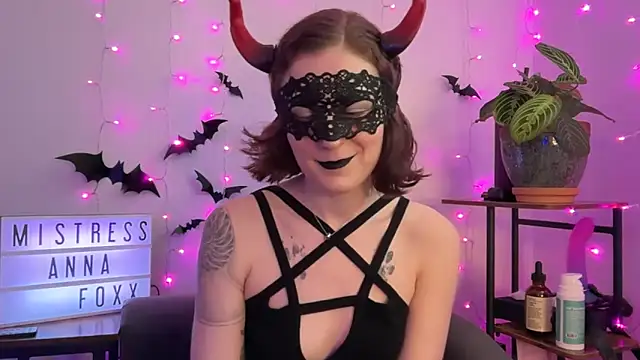 mistressannafoxx online show from October 30, 9:15 pm