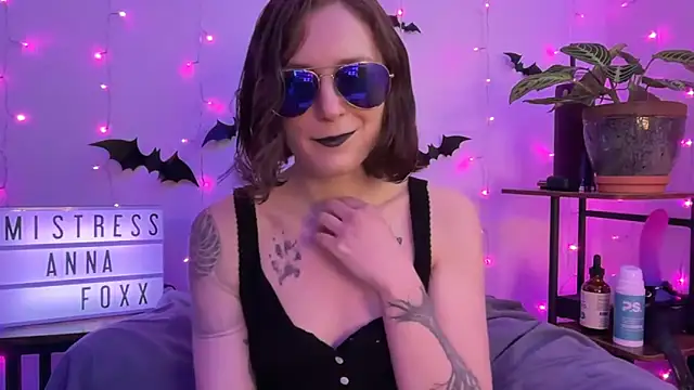 mistressannafoxx online show from November 3, 6:20 pm
