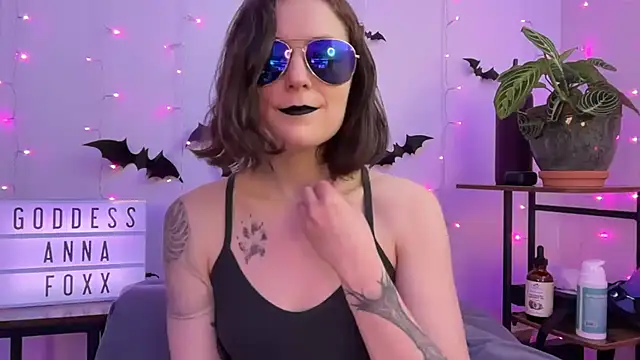 mistressannafoxx online show from November 20, 9:47 pm