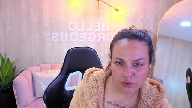 Jade Jones a online show from November 14, 3:49 am