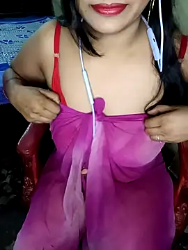 Snapshot of reena502 chatting on September 29, 11:15 am reena502 online show from September 29, 11:15 am