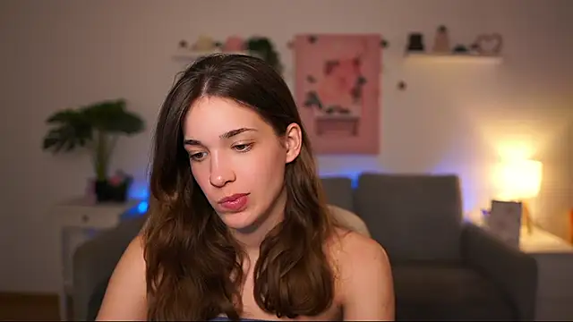 kissie cat online show from April 20, 1:14 pm