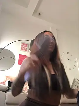 Snapshot of Rosieredxox chatting on June 3, 9:45 am Rosieredxox online show from June 3, 9:45 am