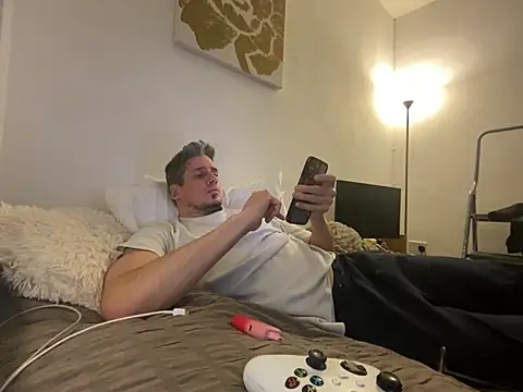 shyandchilling online show from April 5, 7:55 pm