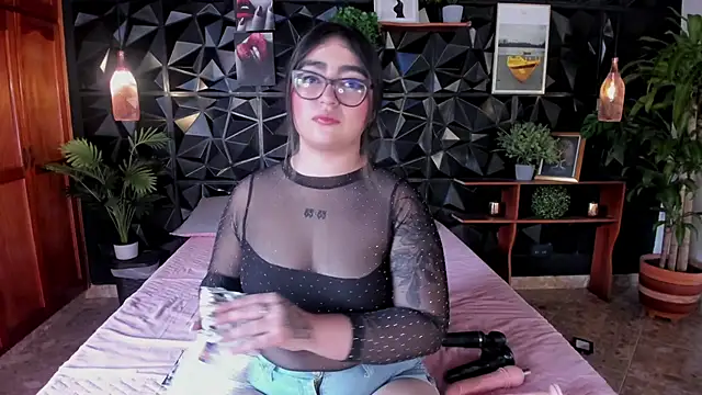 Snapshot of April__foxx chatting on October 22, 4:51 pm April foxx online show from October 22, 4:51 pm