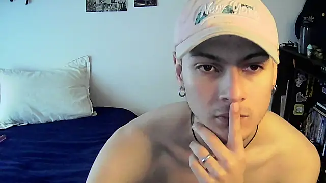 Snapshot of Dioniso_guy8 chatting on September 30, 2:33 pm Dioniso guy8 online show from September 30, 2:33 pm