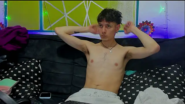 Snapshot of Dioniso_guy8 chatting on February 18, 7:10 pm Dioniso guy8 online show from February 18, 7:10 pm