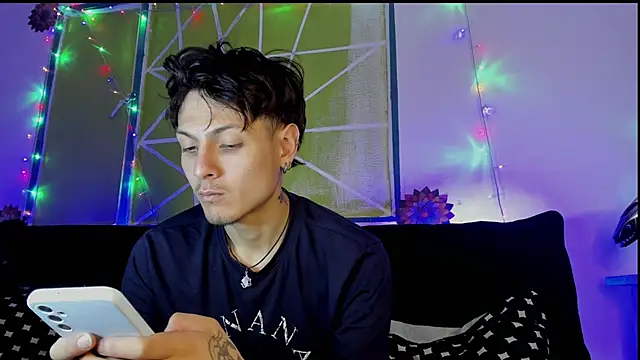 Snapshot of Dioniso_guy8 chatting on February 26, 8:30 pm Dioniso guy8 online show from February 26, 8:30 pm