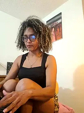 BiiancaEstradaa online show from February 6, 1:32 am