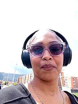 Snapshot of BiiancaEstradaa chatting on April 23, 3:25 pm BiiancaEstradaa online show from April 23, 3:25 pm