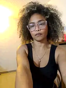 Snapshot of BiiancaEstradaa chatting on April 26, 1:36 am BiiancaEstradaa online show from April 26, 1:36 am