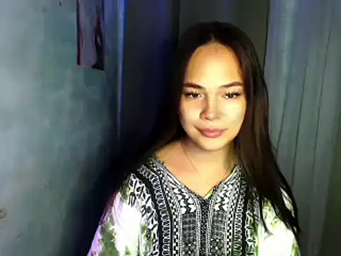 Snapshot of sweetsassyxx chatting on June 2, 12:23 am sweetsassyxx online show from June 2, 12:23 am