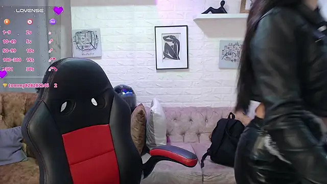 Snapshot of Natalie_loffreda chatting on May 1, 12:21 pm Natalie loffreda online show from May 1, 12:21 pm