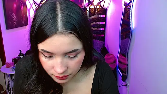 Snapshot of Natalie_loffreda chatting on June 2, 8:22 pm Natalie loffreda online show from June 2, 8:22 pm