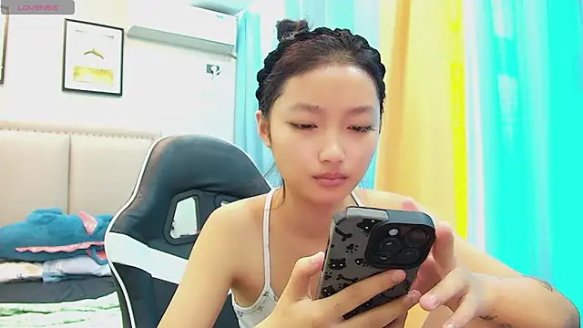 Snapshot of Safer-001 chatting on October 5, 8:23 am Safer-001 online show from October 5, 8:23 am