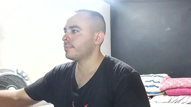 Snapshot of Ana_ThiagoxX chatting on May 21, 6:48 pm Ana ThiagoxX online show from May 21, 6:48 pm