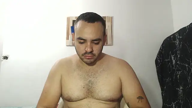 Snapshot of Ana_ThiagoxX chatting on May 27, 8:06 pm Ana ThiagoxX online show from May 27, 8:06 pm