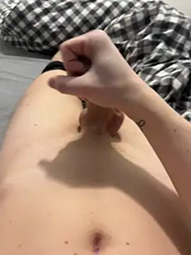 enzoyoungbisex online show from February 18, 5:20 pm