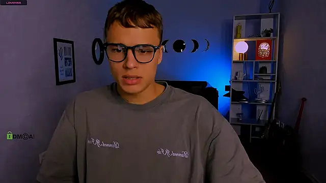 Snapshot of sam_nexor chatting on October 10, 10:36 am sam nexor online show from October 10, 10:36 am