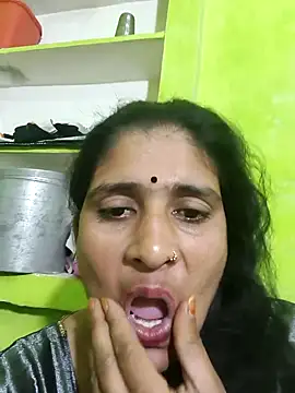 Snapshot of Hot-piuy chatting on October 30, 5:31 am Hot-piuy online show from October 30, 5:31 am