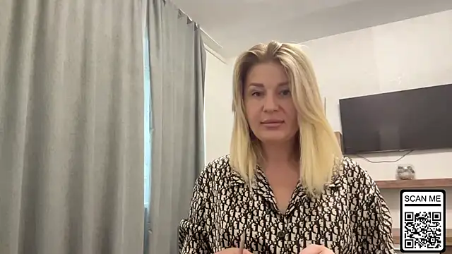 Blondie xoxoxo online show from October 6, 7:17 am