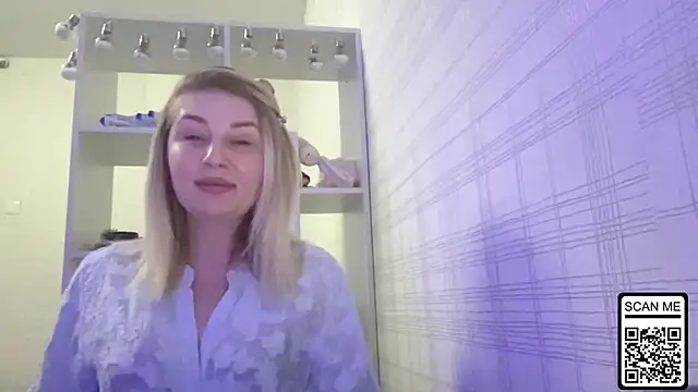 Blondie xoxoxo online show from January 7, 5:15 pm