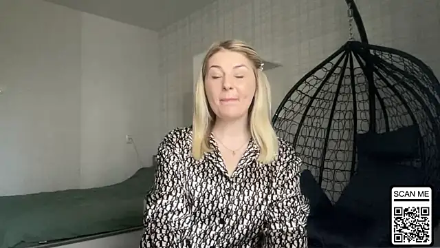 Blondie xoxoxo online show from April 5, 11:07 am