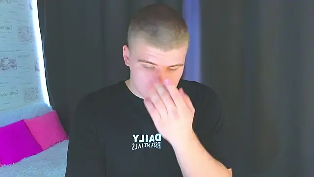 Snapshot of kittenmurr chatting on October 7, 3:47 am kittenmurr online show from October 7, 3:47 am