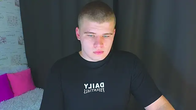 Snapshot of kittenmurr chatting on October 7, 3:53 pm kittenmurr online show from October 7, 3:53 pm