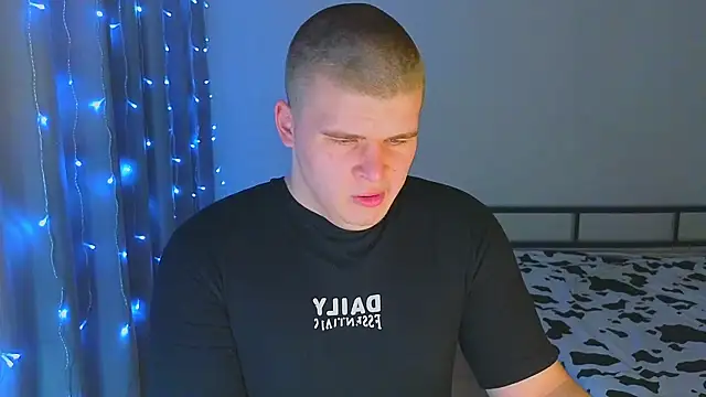 kittenmurr online show from December 5, 8:38 pm