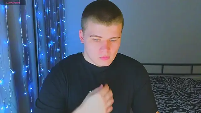 kittenmurr online show from December 19, 1:56 am