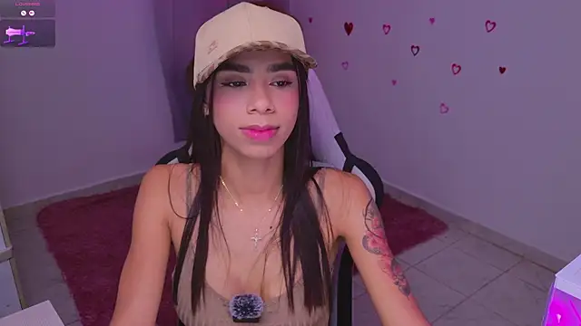 BrunetteAdams001 online show from February 22, 2:24 am