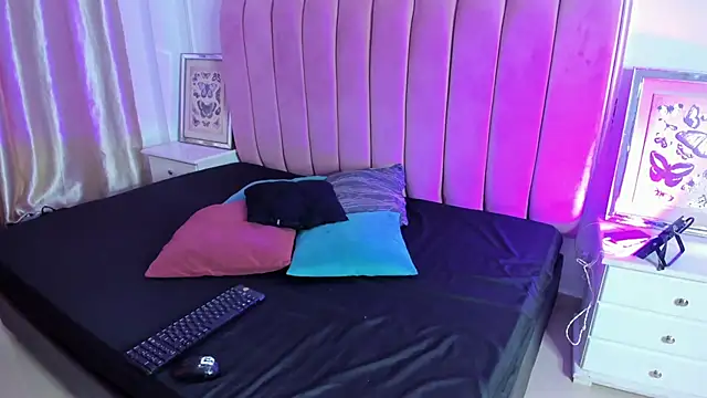 Tessa Sinclaire online show from September 30, 8:25 pm