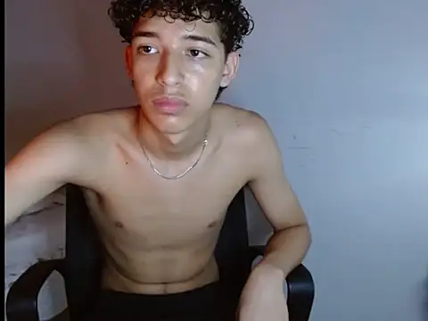 Snapshot of Xtremeplay_18 chatting on September 30, 8:25 pm Xtremeplay 18 online show from September 30, 8:25 pm