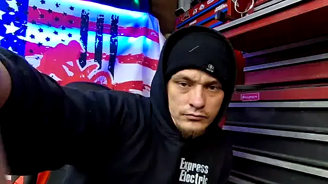 Snapshot of twistafatpipe chatting on February 4, 2:06 am twistafatpipe online show from February 4, 2:06 am