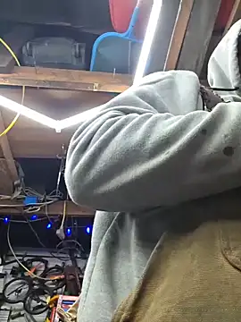 Snapshot of twistafatpipe chatting on February 8, 11:46 am twistafatpipe online show from February 8, 11:46 am