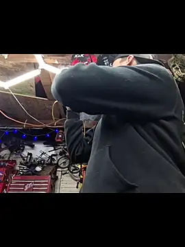 Snapshot of twistafatpipe chatting on February 10, 7:01 am twistafatpipe online show from February 10, 7:01 am