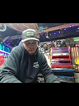 Snapshot of twistafatpipe chatting on February 15, 1:52 pm twistafatpipe online show from February 15, 1:52 pm