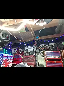 Snapshot of twistafatpipe chatting on February 17, 6:21 am twistafatpipe online show from February 17, 6:21 am